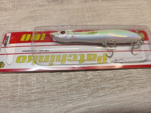 פנסיל Xorus Patchinko ירוק הולוגרפי – דמוי Topwater Stickbait מומלץ לדיג דגים טורפים בים בישראל | חנות דיג BABAJIG בתל אביב